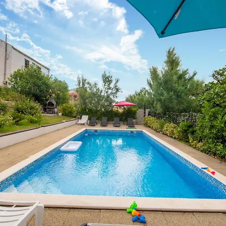 Apartamento In With Swimming Pool