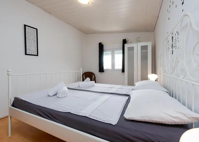 Appartement Lovely In With Wifi